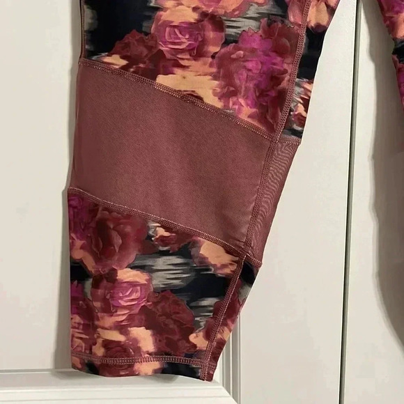 Nine West Active Mesh-Inset Cropped Leggings - Picture 3 of 10